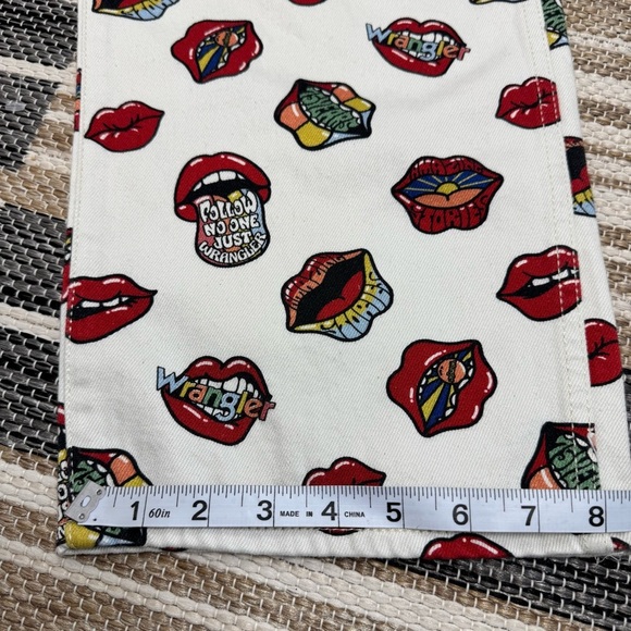 Wrangler Barrel 652 High Rise Jeans Read My Lips Lip Print Cotton Size 24 x 31 - Picture 12 of 14
